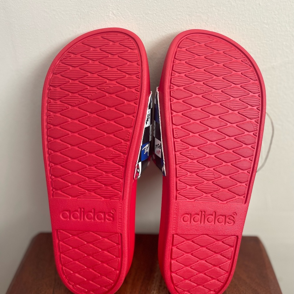 Adidas X Disney Adilette Comfort Spider-Man Slides Kids Size 6 y / women’s 7 - Picture 6 of 9